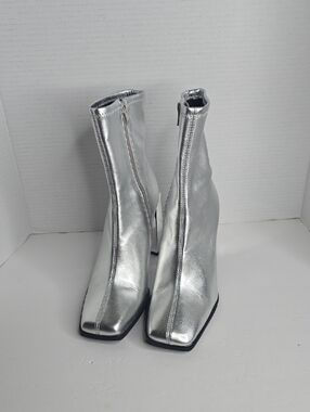 GB Holy Grail Leather Block Heel Booties   Size 8.5 Silver
